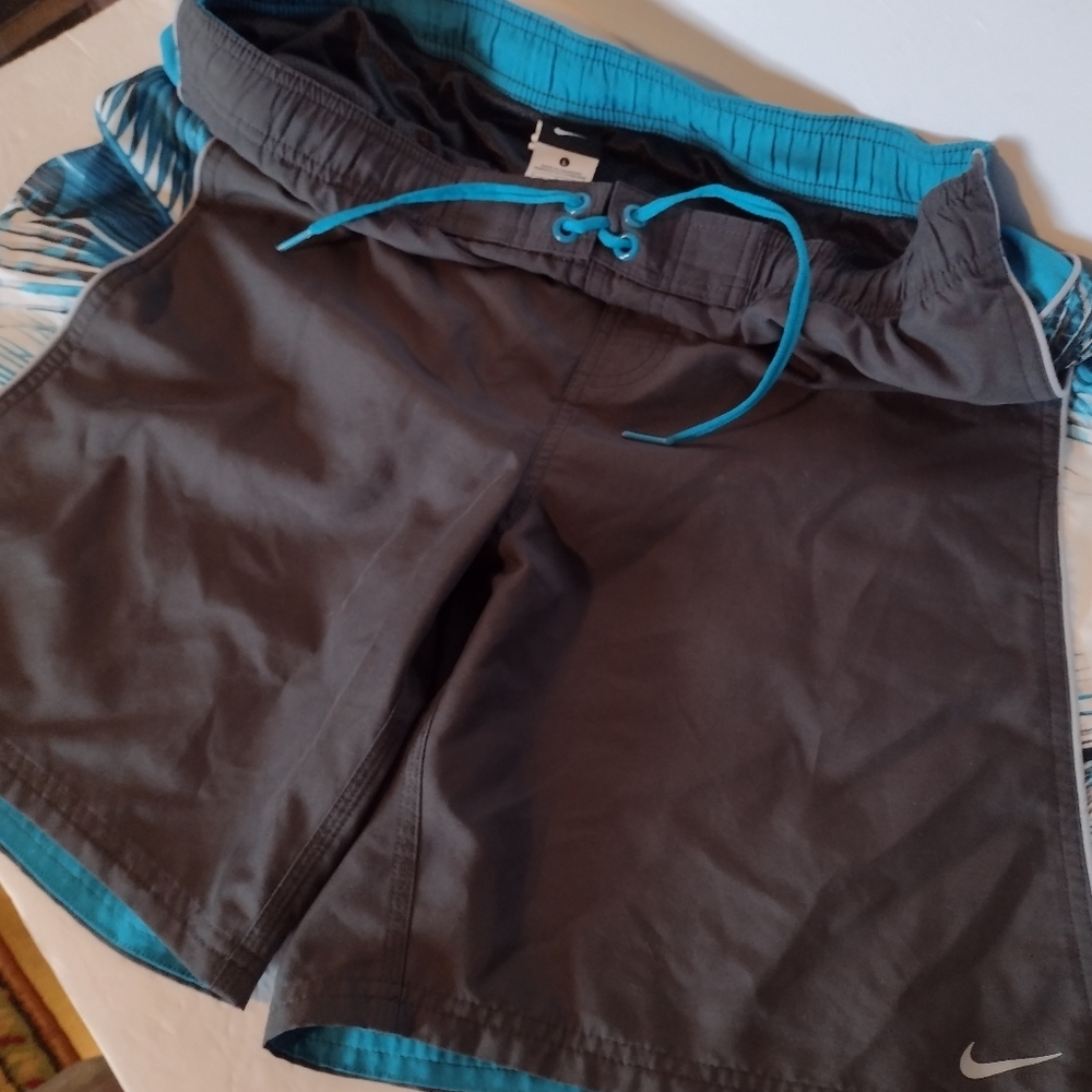 Nike Men's Swim Suit Trunks Size L Black and Blue Mesh lined.Front Pockets